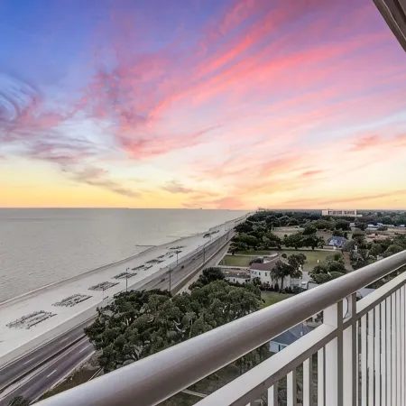 Gorgeous Oceanview 3BR Luxury Condo - "Latitude"