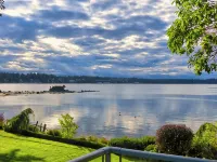 Ocean front with stunning views!! Gardens, trails, pools, and more. Pure beauty! Hotele w: Nanaimo E
