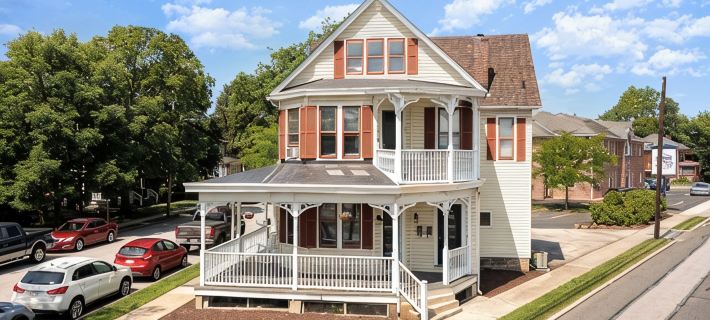 Gettysburg Home sleeps 10 with parking and Game Room.  Just off the square. Hotels in Gettysburg