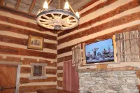 Step back in time a charming 1880 historic cabin - Homestays