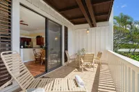 Remodeled Condo with / AC. Short Walk to Beach, Starbucks, and Shops.