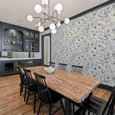 Luxury Oasis : Heated Pool + New Design Dining/Meeting Rooms