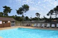 Chalet 1 to 5 persons garden and terrace with pergola in residential park - 民宿