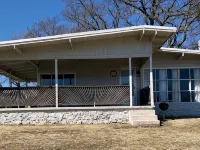 Cozy 2 Bed 2 Bath Lake Front Cottage Hotels in Cleora