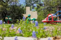 Glamping in Spicewood TX Hill Country ~ Cabin 3 The Sonnie at Green Acres