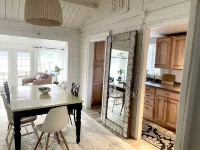 Charming Waneta Lake Front Cottage! Kayaks! Wine Country Flx