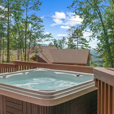 Luxury Cabin 45 Min to Asheville |Hot Tub|Fire pit