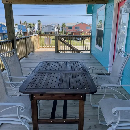 Come and enjoy the beautiful Surfside beach and “heav’n fun” in this cozy home!