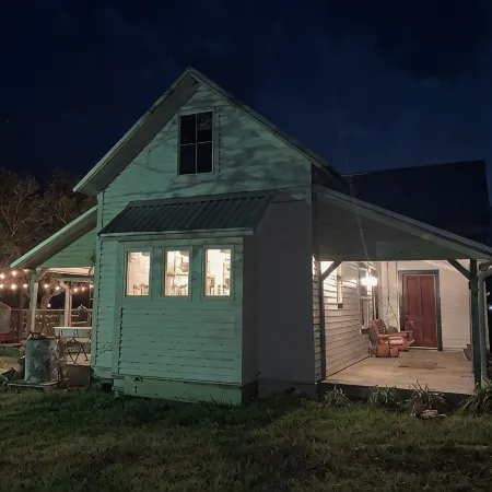 Historic Farm Stay, Star Gazing, Antique Shopping, Pet Friendly!
