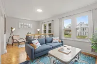 Berwyn Bungalow - Explore Chicago from a Modern, Hip Bungalow vacation home. - 3-Star