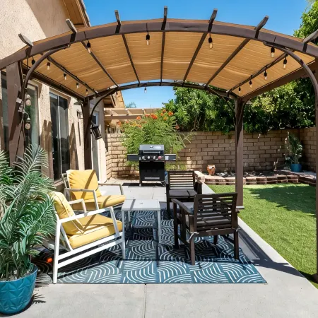 Stylish House in the Indian Palms Country Club. Walking distance to Coachella!