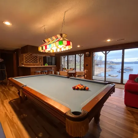 Peaceful 2 acre Lakefront Home in Duck Creek w/ Boat Dock, Game Room w/ Wet Bar