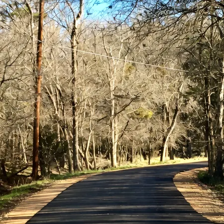 Bella Rosa Cottage - Stroll to Wimberley Square! Cypress Creek just steps away