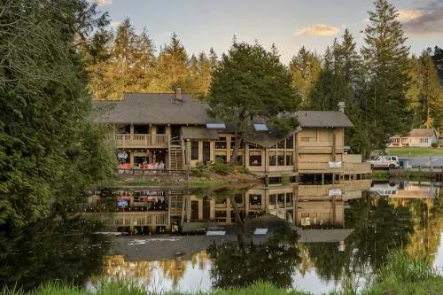 Lakefront Haven: Lakeland Village Golf! - 3-Star