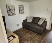 距離西冰川9英里-全新設施齊全的舒適木屋 - 小木屋