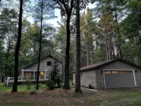 Secord Lake Private Wooded Luxury Retreat - 3-Star