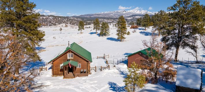 Lux Hot Tub Cabin. Huge Views! 35 Acres! Stargazing/Hiking Retreat! No Pet Fees! Hotels in Archuleta County