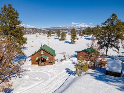 Lux Hot Tub Cabin. Huge Views! 35 Acres! Stargazing/Hiking Retreat! No Pet Fees! - 3 étoiles