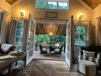 The Red Dog Chalet Couples Retreat w/ Hot Tub Hotels in Mingo County