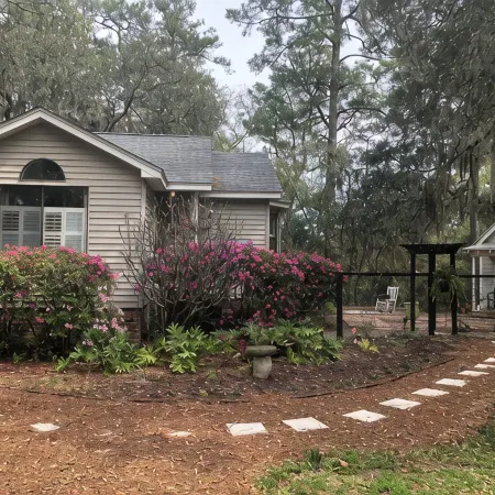 Charming Beaufort Cottage with Marsh Views and Hunting Island Beach pass