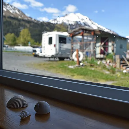 1 Block from the Bay! Hotels in Seward