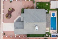 Walk to State Farm Stadium, Spring Training Heated Pool & Hot Tub!