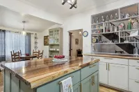 1800s Farmhouse—King Bed~Big Kitchen~Games & DVDs - Boutique