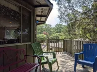 Tree House Condo! Great Location! Steps From Campus! - balcony