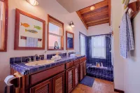 Coco Caye Villa, Private 2 bedroom Beachfront Villa, Balcony,Pool- Gold Standard - Homestays