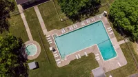 Inn Kognito 5  Vacation house hot tub, sauna, walking trails, game room fire pit