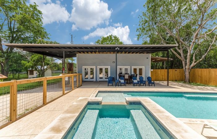 Wine Country Compound I Pool & Hot Tub I Club House and Casita!