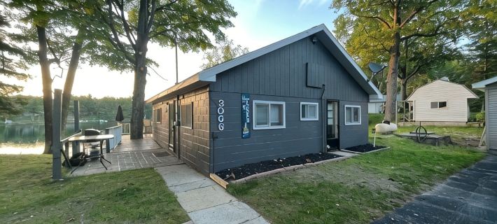 Cozy Cottage in Glennie MI on All Sports North Lake with Deck, Dock & Firepit. Hotels in Alcona County