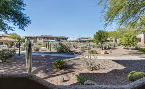 Cozy Ground Level Resort Style Condo with Heated Pool/Hot Tub, and Gym! - Wi-Fi