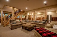 New Large Adirondack Lodge with Pond Waterfront and A/C - Boutique