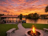 Paradise - Golf Cart Rental, Kayaks, Paddle Boat, Fishing & Swimming Hotel di Hernando Beach