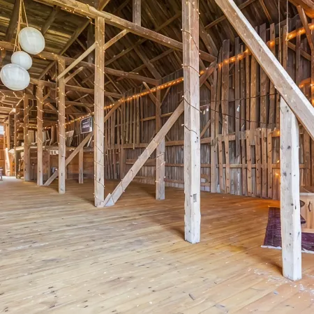 Charming Carriage House on Historic Scenic Farm