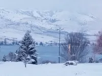 Lake View Condo across from the Public Park and Beach, Downtown Chelan!