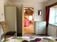 Stylish Rural Retreat with King-Size Comfort, Close to Bude's Stunning Coastline