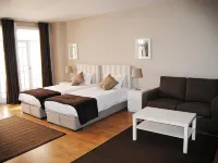 Be Oporto Apartments Clerigos Hotels near Cardosas Square