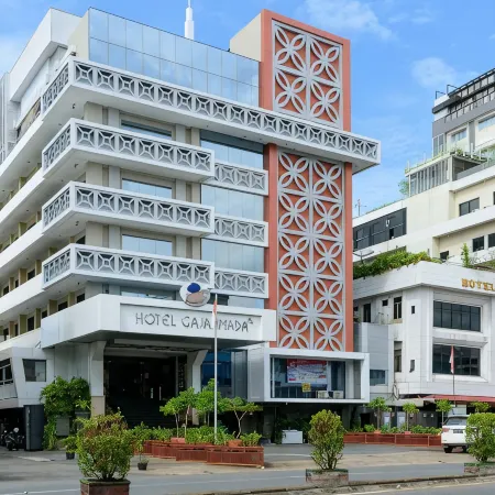 Hotel Gajahmada Отели рядом с достопримечательностью «Памятник Digulis»