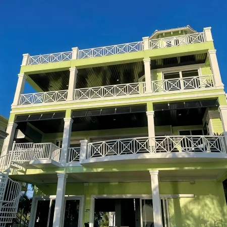 Luxury Beachfront Home - Rooftop Deck - Pool & Spa