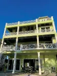 Luxury Beachfront Home - Rooftop Deck - Pool & Spa - Boutique