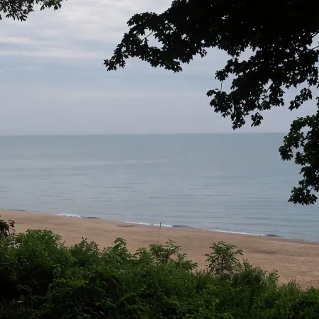 Lake Front Cottage in Michigan's Harbor Country "Sandy Shores 2"