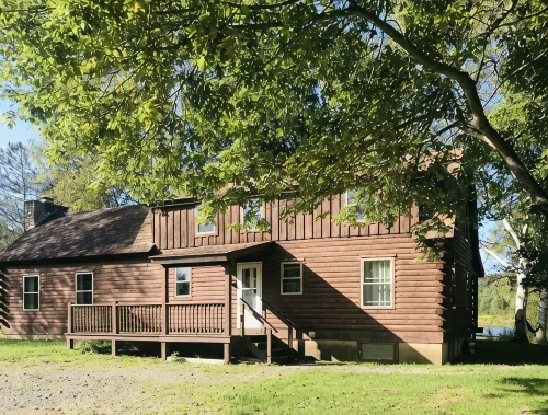 1/2 mile to EVL, Lake, HOT TUB, Pets welcome