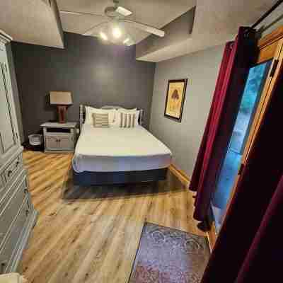 Cabin Near PGA Tour Asheville - Relax after the Round in a Hot Tub Rooms