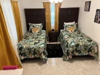 3-bedroom immaculate home in lovely Melbourne with WiFi, fitness room, AC - مطابخ
