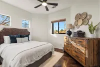Luxe Sedona Retreat, Grand Views, Expansive Property on 1+ Acre Lot - Boutique