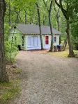 Lake Huron access wooded 2-bedroom cottage with WiFi in charming Oscoda -  Habitaciones en casas particulares