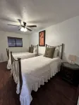 Charming 4-bedroom house with AC, WiFi in enchanting Castroville - 무료 와이파이