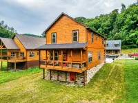 Creekside PF Cabin. Hot Tub, Game Rm & Creek Views!5Mins to PF Attractions. - ชาเลต์